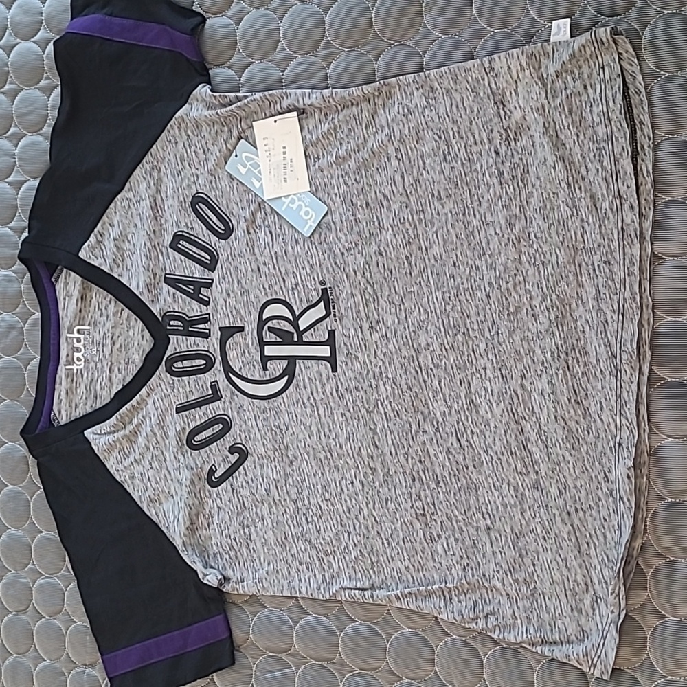 XL Colorado Rockies V-Neck